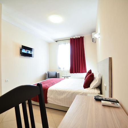 Lova Hotel Antananarivo Buitenkant foto