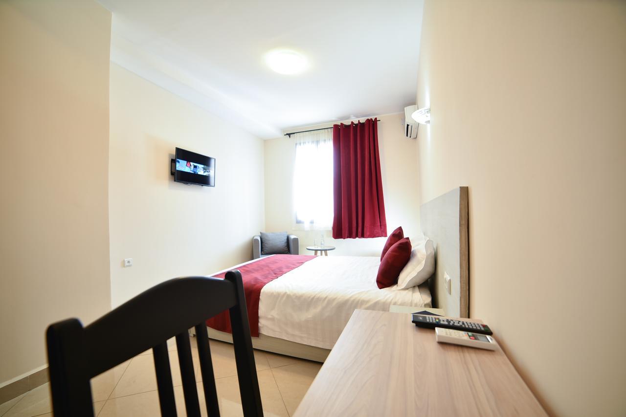 Lova Hotel Antananarivo Buitenkant foto