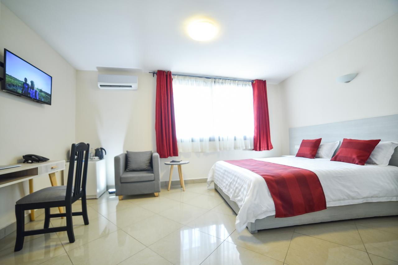 Lova Hotel Antananarivo Buitenkant foto